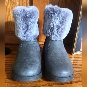 Oshkosh B'gosh Snow Boots Size 9 Toddler